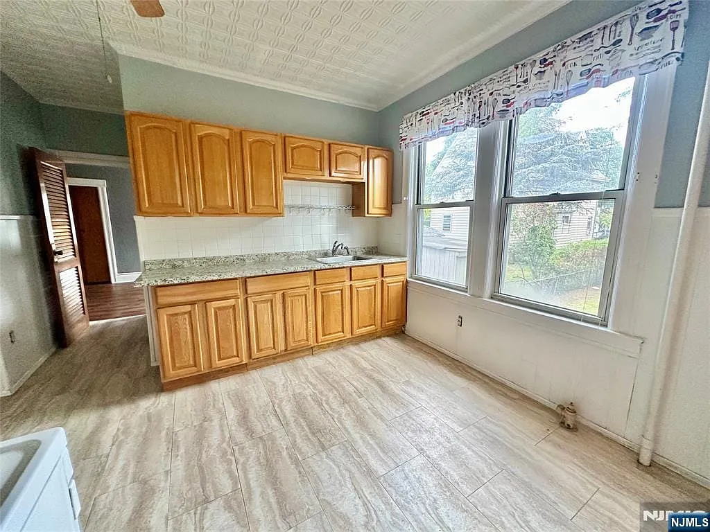 Building Photo - 4 Swaine Pl #A