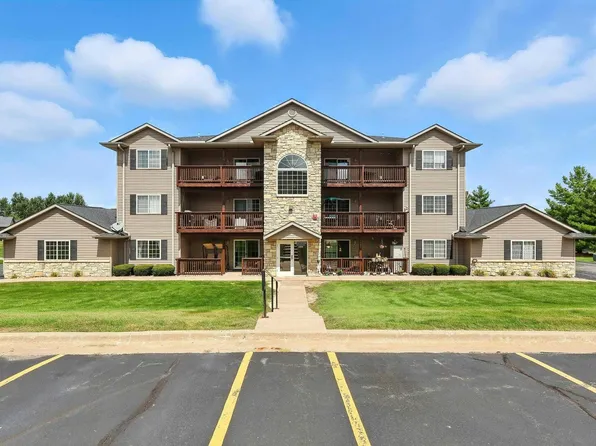 3209 S 16th Ave Unit 102, Eldridge, IA 52748