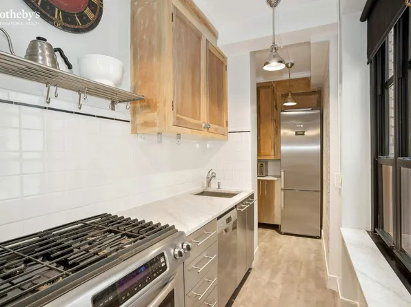 235 East 22nd Street image 5 of 12