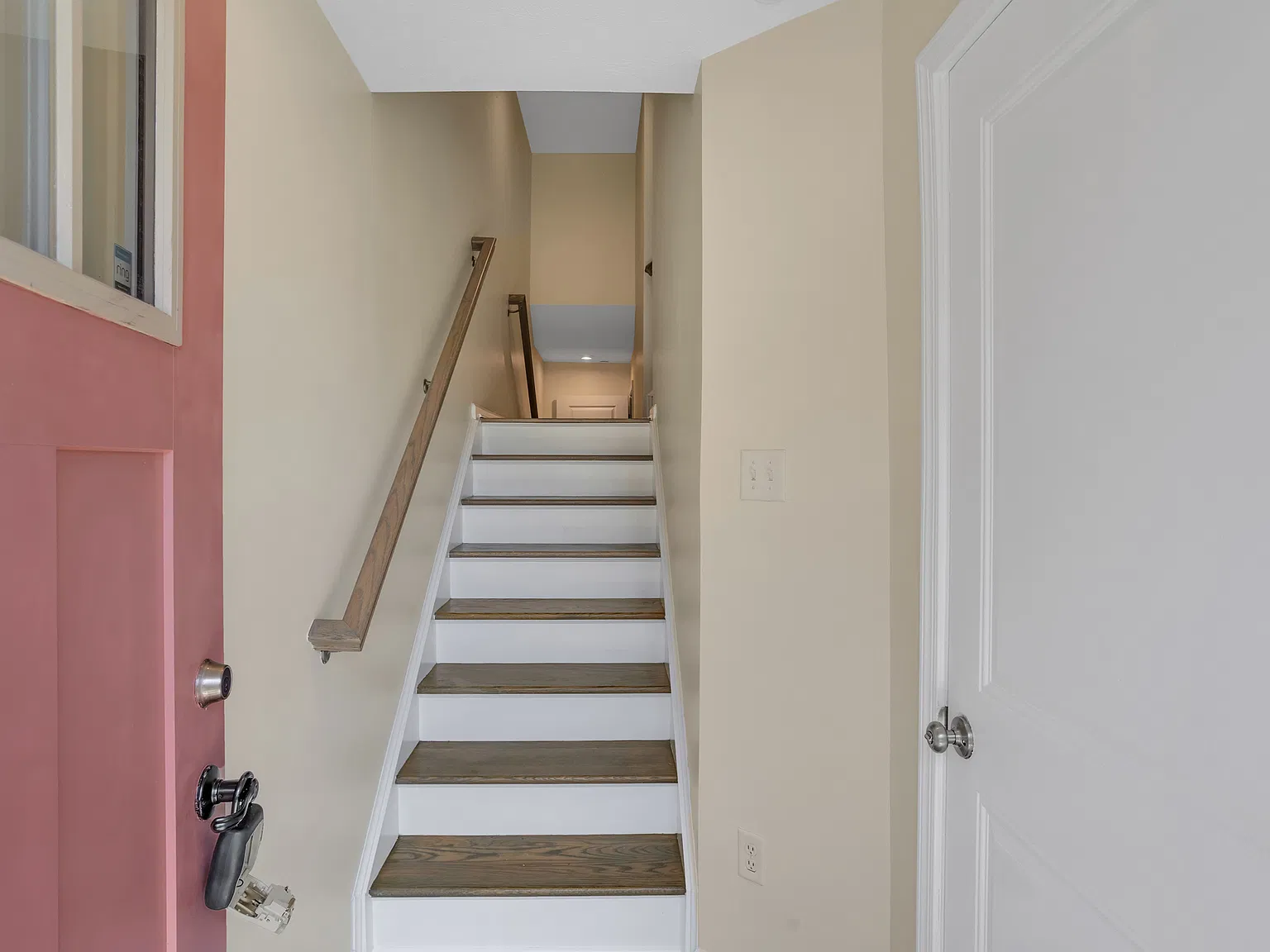 3 bed, 2.5 bath, 2100 sqft, $2,700 — Photo 4