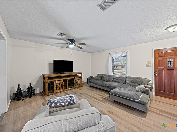 5th image of 1913 Carnation Ln