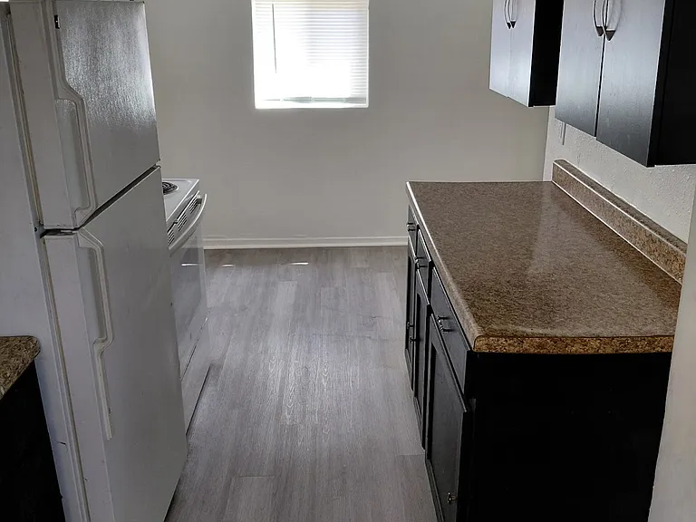 738 Shasta St — Photo 2