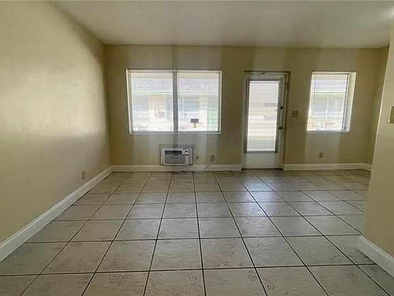 3rd image of 719 SE 16th St #3