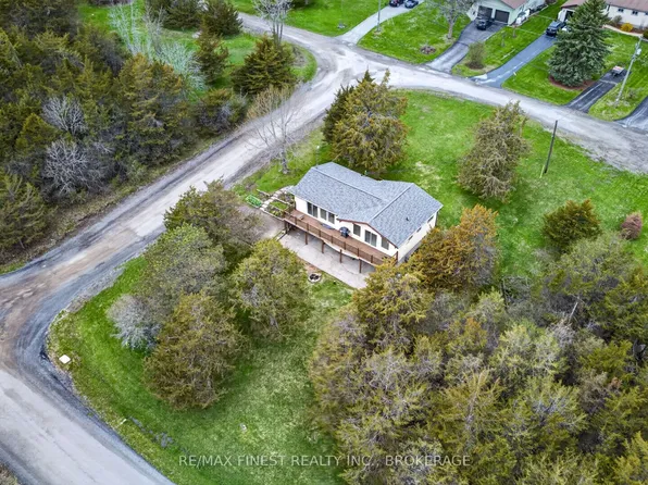 8 Sunrise Ct, Prince Edward County, ON K8N 4Z7