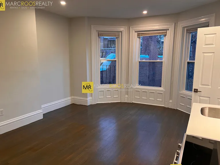 225 Newbury St #3R — Photo 3