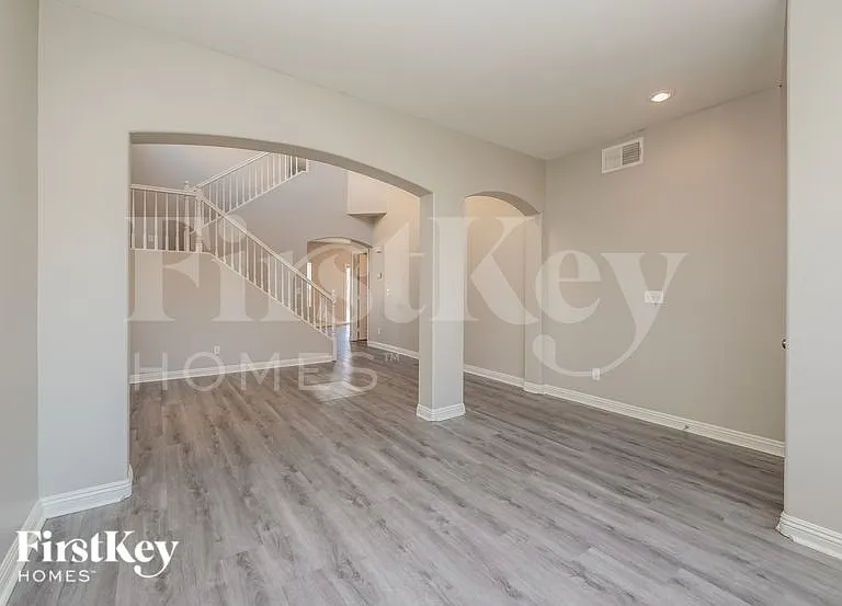 1708 Mizzenmast Ave — Photo 2