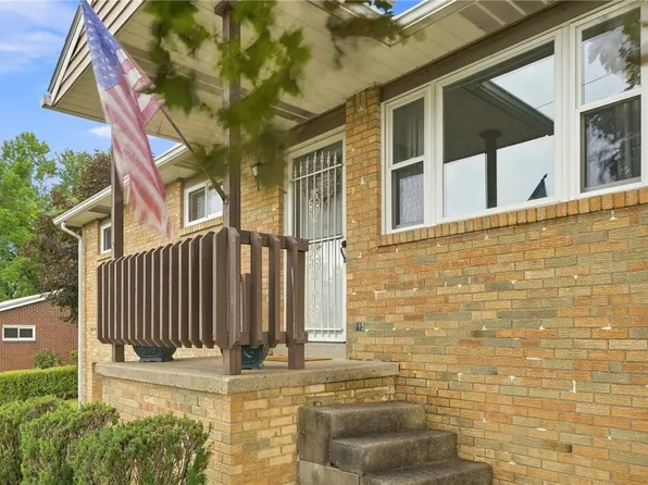 814 N Penn St, Penn, PA 15675