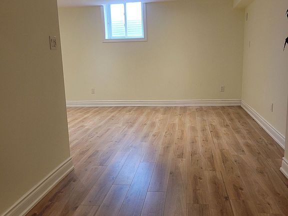 5th image of 42 Ambleside Cres