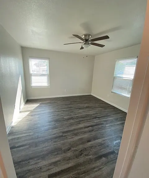 Admiral and Brittany Apartments — Photo 6