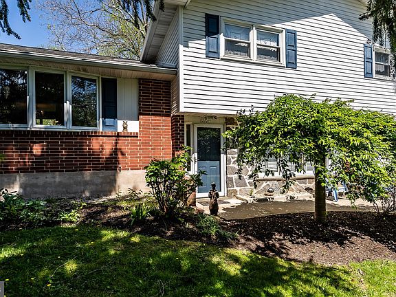 2nd image of 2101 Coventry Dr