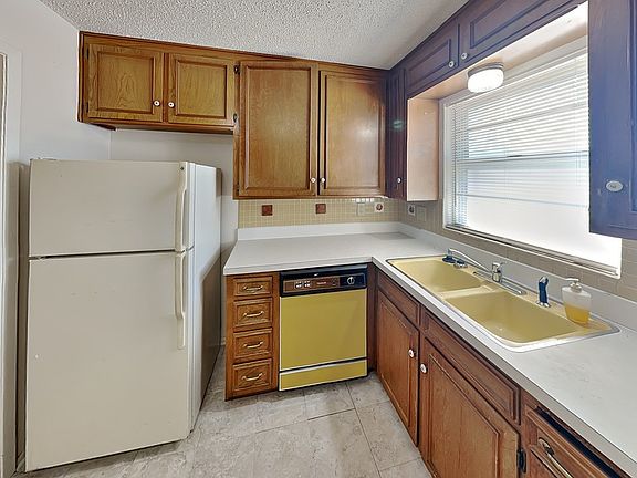 5th image of 4719 Diaz Ave