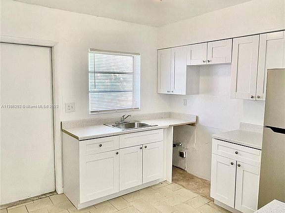 4th image of 1624 NW 8th Ave #A