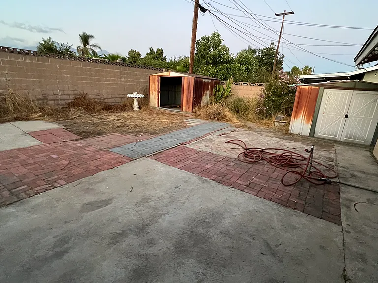 Alamitos St — Photo 18