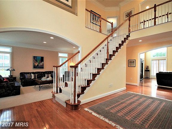 Gorgeous 2-Story Foyer