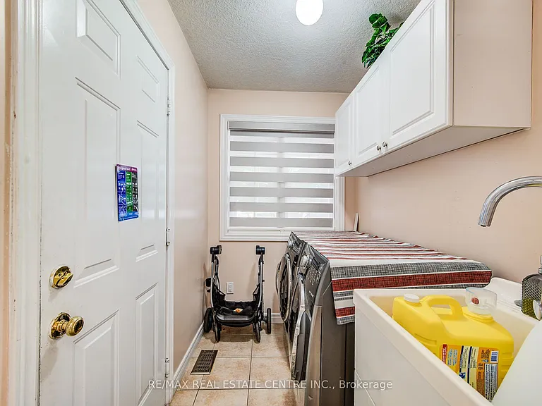 16 Paulstown Cres — Photo 8