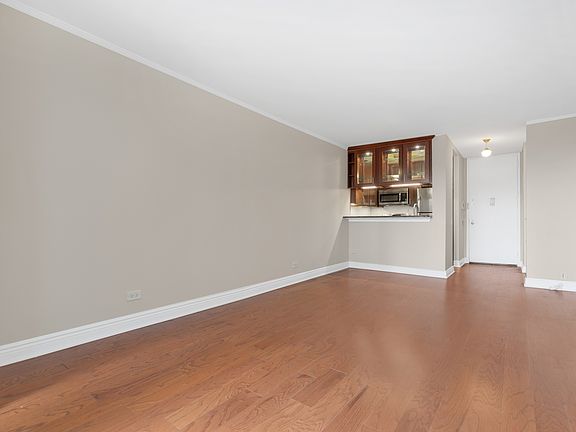 5th image of 215 W 95th St APT 12A