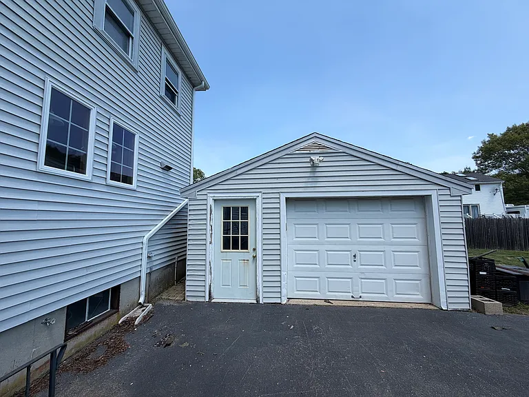 Pond St — Photo 16