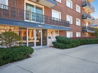 7861 Niles Center Rd APT 201, Skokie, IL 60077