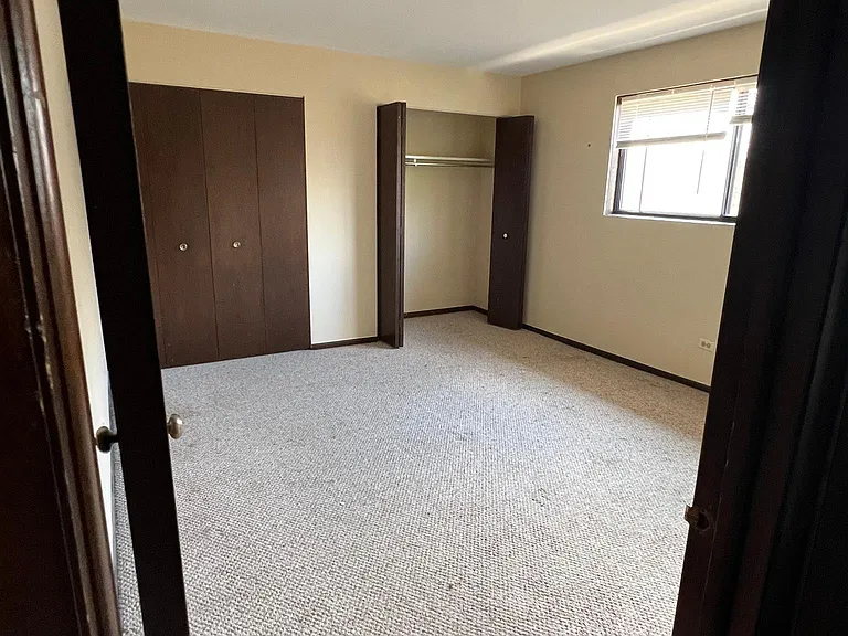 140 W Saint Charles Rd #1 — Photo 2