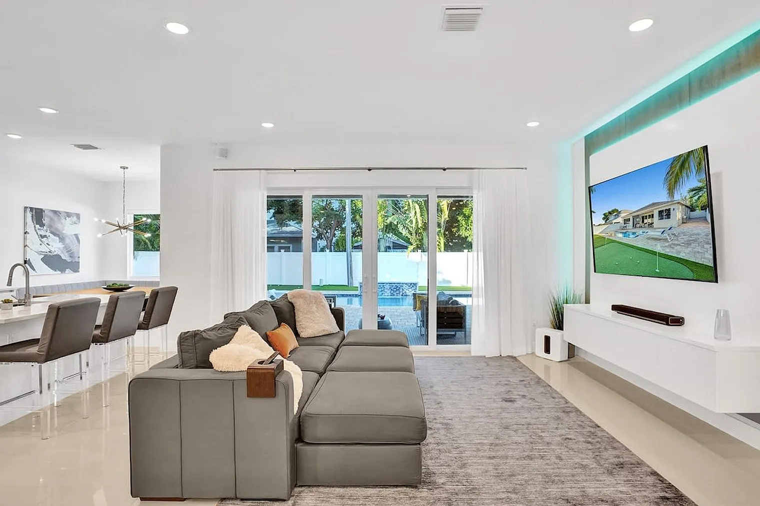 4 bed, 3.0 bath, 2486 sqft, $7,524 — Photo 2