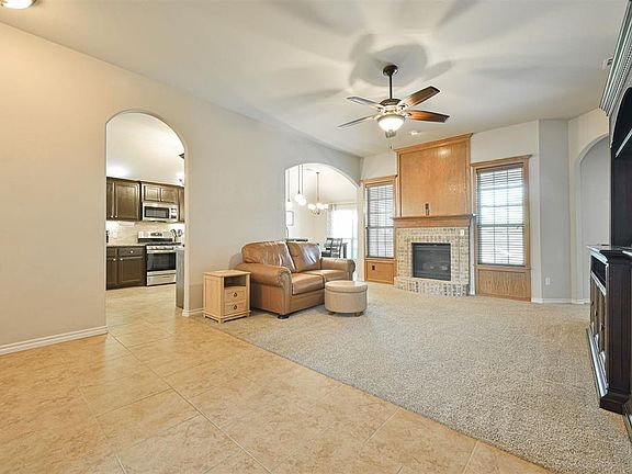4th image of 413 SW 170th St