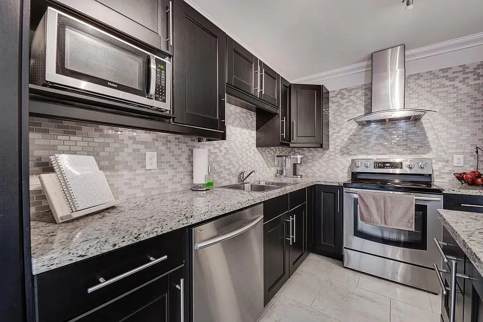3 bed, 1473 sqft, $3,200 — Photo 2