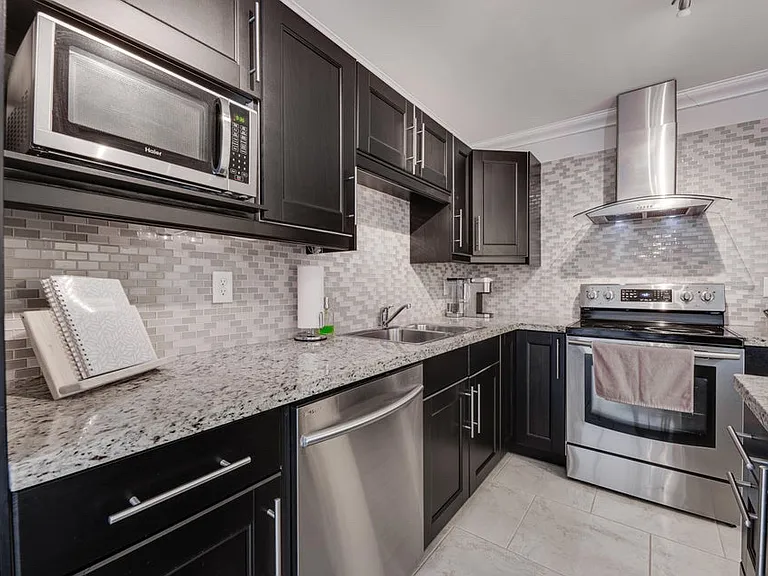 1520 NE 34th Ct — Photo 2