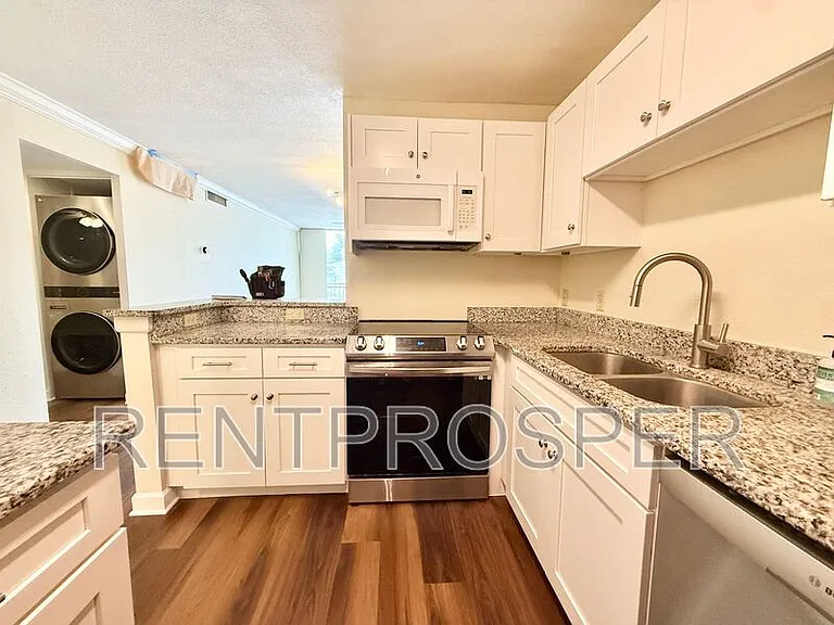 1100 Delaney Ave #F201 — Photo 5