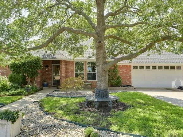 10009 Stoneleigh Dr, Benbrook, TX 76126