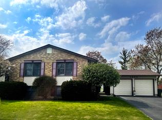 1334 Parker Pl, Elk Grove Village, IL 60007