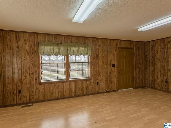 2nd image of 15801 Curtis Ln