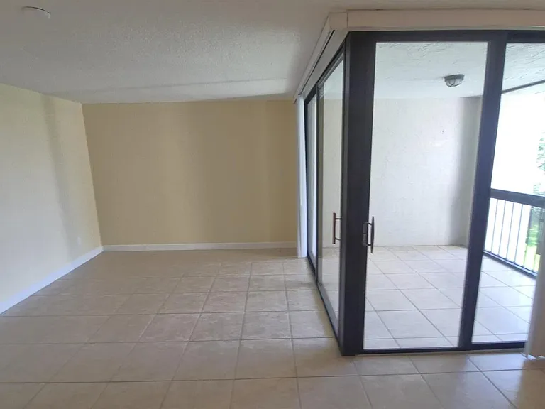 820 Lavers Cir #G409 — Photo 4