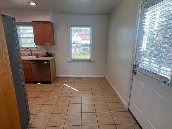 2nd image of 1444 Shelton Ave