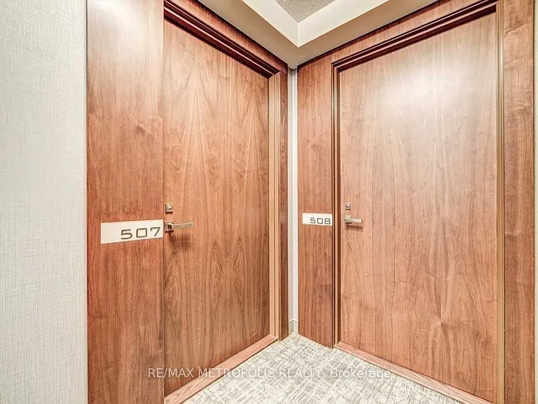 255 Village Green Sq #507 — Photo 4