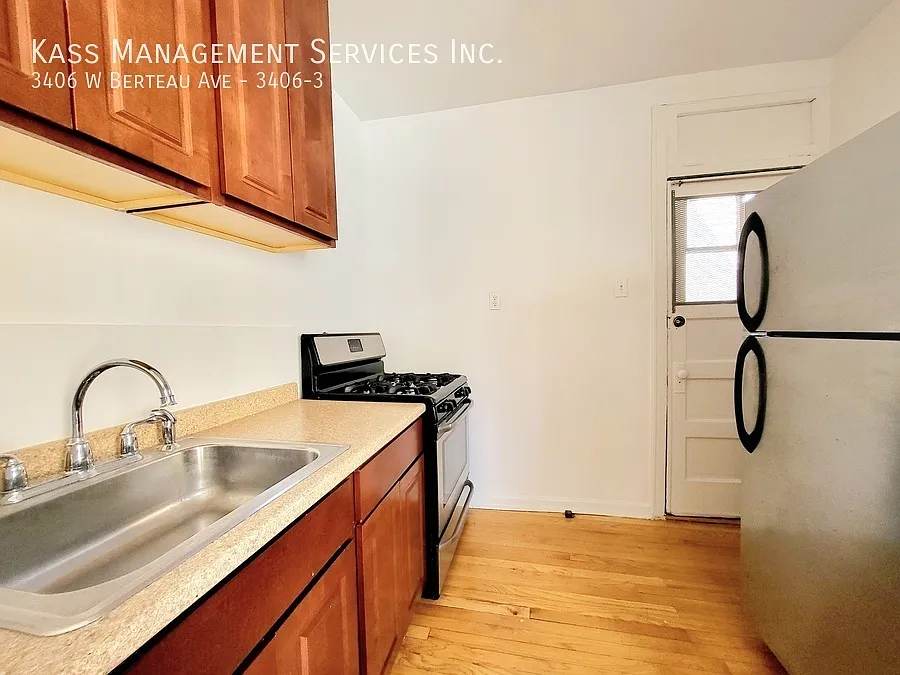 3402-08 W Berteau/4202-06 N Kimball — Photo 2