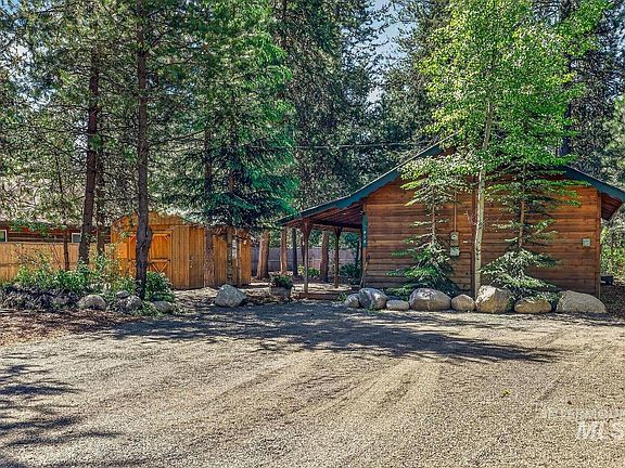 2nd image of 918 Flynn Ln