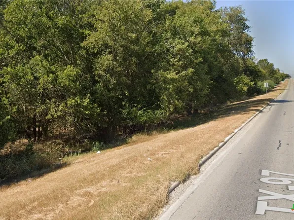 703 Water St, Gonzales, TX 78629