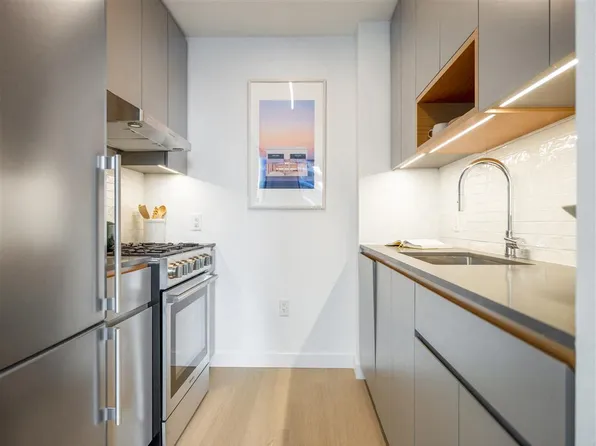 2385 3rd Avenue image 8 of 24