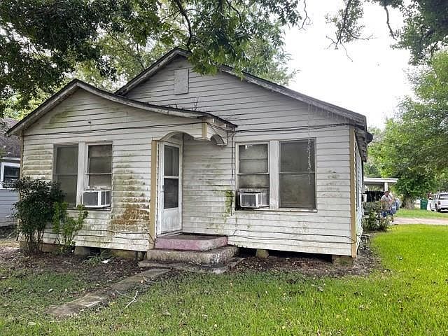 1st image of 612 Market St