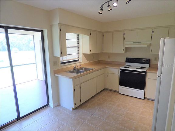 4th image of 249 Lomond Dr #A