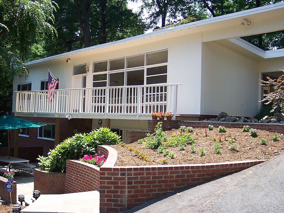 1st image of 6208 Waterway Dr