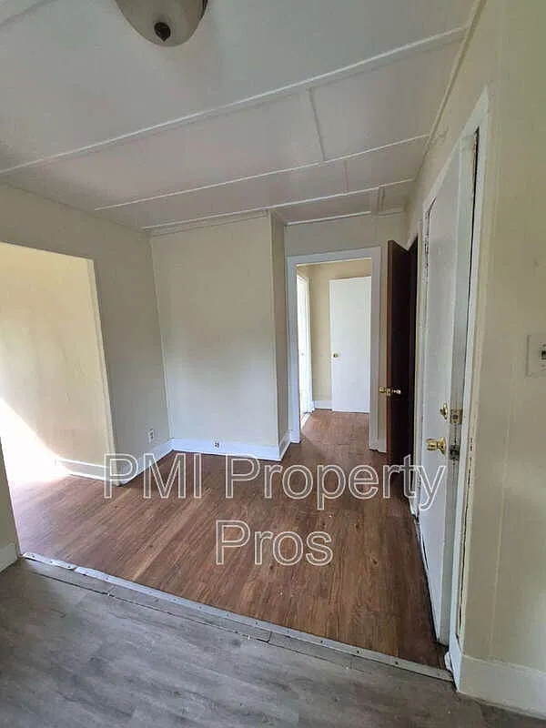 1 bed, 1.0 bath, $875 — Photo 3