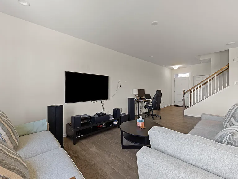 4200 Calder Ln — Photo 6