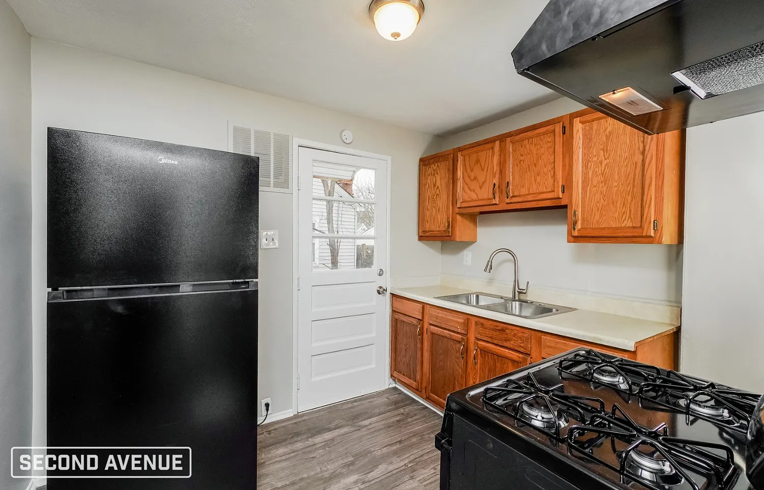 3 bed, 1.0 bath, 1363 sqft, $1,399 — Photo 3