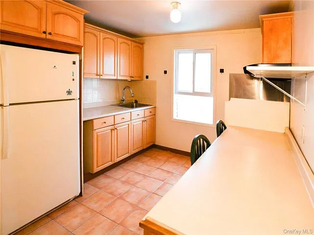 24-10 Gillmore St #2 — Photo 2