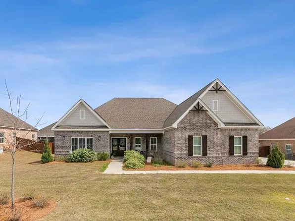 670 Charleston Mills Dr, Midland City, AL 36350