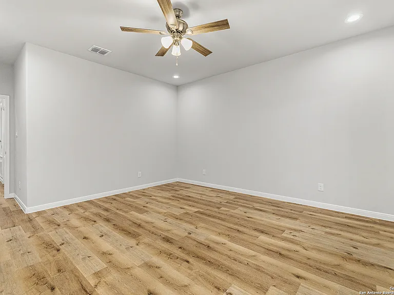 505 Linden Ave — Photo 29