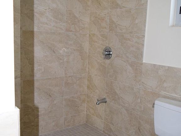 5th image of 4300 Sheridan Ave
