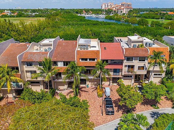 3rd image of 6126 Paradise Point Dr