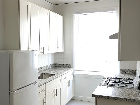 5th image of 2845 Polk St #103